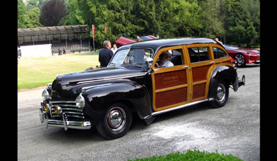 Chrysler Town & Country Station Wagon 1941  front 2